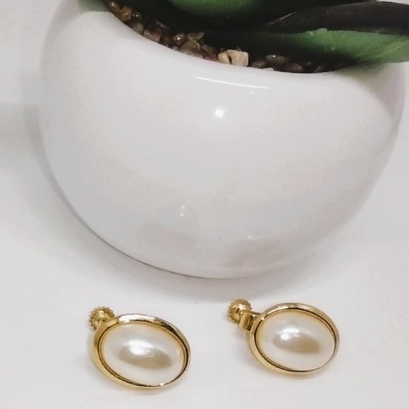 Vintage Napier Pearl Screw Back Earrings - 2 Sets - Picture 3 of 7